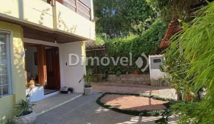 Casa com 3 quartos à venda na Rua Liberal, 1375, Tristeza, Porto Alegre por R$ 640.000