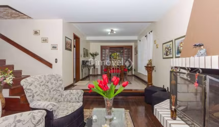 Casa com 4 quartos à venda na Rua Ari Peixoto Martins, 190, Guarujá, Porto Alegre por R$ 840.000