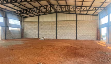 Galpão com 550m2, novo na frente da pista com acesso pela rua de trás também, terreno 700 m2, tratar 61-999961091