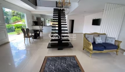 Casa em Condomínio Embu-Guaçu, 4 Quartos, 1 Suíte, 2 Salas, 3 Banheiros, 6 Vagas, 220m² de Área. Venha Conferir!