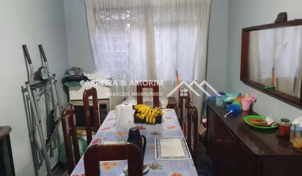 CASA A VENDA, 3 DORMITÓRIOS, SALA 2 AMBIENTES, COZINHA, EDÍCULA. 2 VAGAS. ESTUDA PERMUTA POR APARTAMENTO. EXCEPCIONAL LOCALIZAÇÃO. VÁRZEA DE BAIXO.