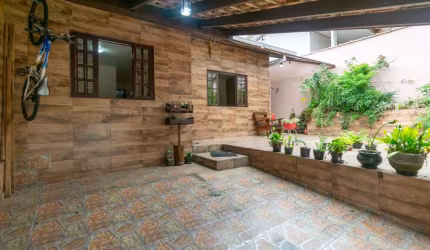 Casa em condomínio fechado com 2 quartos à venda na Travessa Miguel Czelusniak, 131, Vila Santa Terezinha, Campo Largo por R$ 250.000