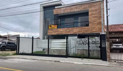 Sobrado novo de 03 quartos no Pineville
