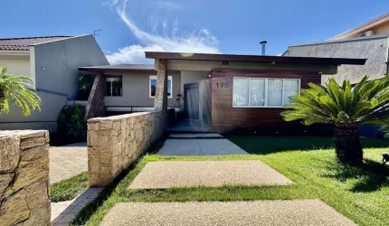 Confira essa casa à venda no Jardim América com 4 suítes