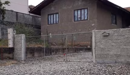 Casa para Venda em Joinville, Petrópolis, 5 dormitórios, 3 banheiros, 1 vaga