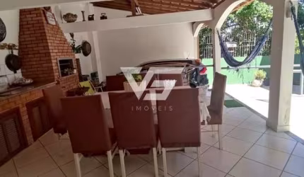 Residência com excelente conservação com 280m privativos em São José