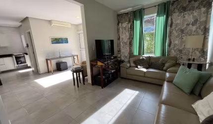 CASA DE CONDOMINÍO COM 3 DORMITÓRIOS SENDO 1 SUÍTE,SALA 2 AMBIENTES,COZINHA,ÁREA COMUM COM PISCINA E CHURRASQUEIRA