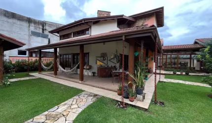 CASA EM CONDOMINIO FECHADO COM 4 DORMITÓRIOS SENDO 1 SUÍTES,2 VAGAS DE GARAGEM,VARANDA GOURMET COM CHURRASQUEIRA E PISCINA.