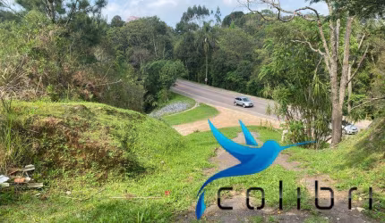 Terreno medindo 730m² ao lado da Rodovia BR 116 em Mandirituba