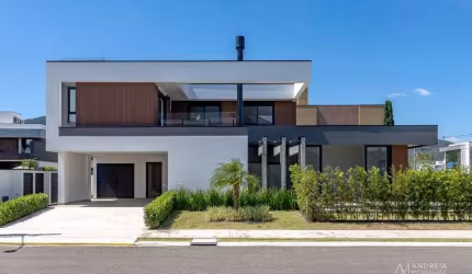 CASA FINAMENTE MOBILIADA E DECORADA - 5 SUÍTES - 4 VAGAS - CONDOMINIO CALEDONIA - CAMBORIÚ / SC