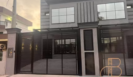 Sobrado novo de alto padrão no Lídia Duarte - Camboriú
