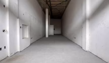 Ampla sala comercial térrea nova, com 77,23m², ótima localização central