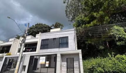 LOCAÇÃO - Sobrado semimobiliado, 03 suítes no bairro Fazendinha, Itajaí