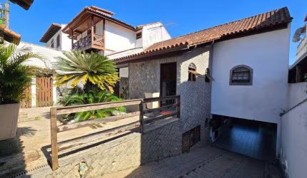 Taquara. Casa de Condomínio com Salão, 3 Quartos, 3 Vagas, Piscina e Churrasqueira.