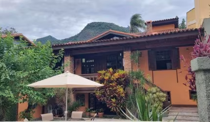 Freguesia. Casa de Condomínio para Venda com 487m² com 4 Suítes e 4 Vagas de Garagem.