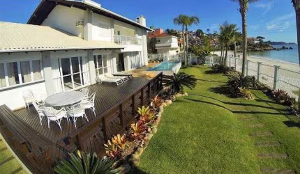 Maravilhosa casa de frente para o mar em Bombinhas. Área Terreno 1.254,00 m² e Área Construída 805 m²
