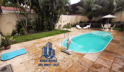 Casa - Plana c/ Sala, Varanda, 03 quartos, Piscina, 04 vagas, com terreno 10 x 52 á um quarteirão da Av. Desembargador Gonzaga.