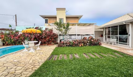 Casa à venda com 5 quartos e piscina no Litoral - Caiobá/PR