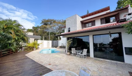CASA À VENDA NA PRAIA DE CABEÇUDAS EM ITAJAÍ