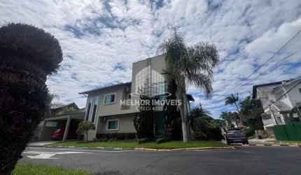 Casa a venda no Condomínio Ariribá com 300 m² em Balneário Camboriú