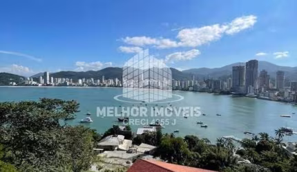 Casa à venda no bairro Meia Praia em Itapema/SC
