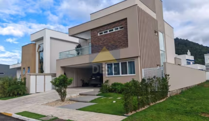 Casa à Venda no Condomínio Caledônia Private Village em Camboriú