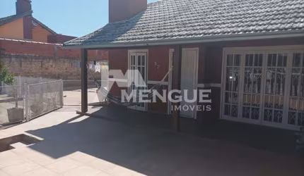 Casa com 3 quartos à venda na Condoris, 57, Jardim Algarve, Alvorada por R$ 560.000