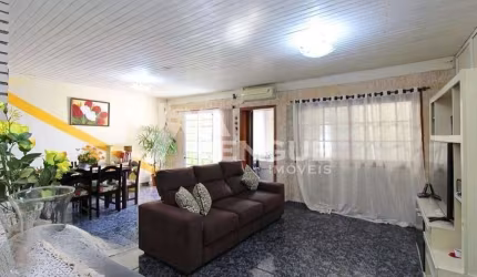 Casa com 3 quartos à venda na Avenida Salvador Leão, 785, Sarandi, Porto Alegre por R$ 680.000