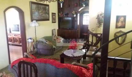 Ótima casa com 200m² AC, 510m² AT, + 2 casas alugadas no terreno,  Maravilhosa oportunidade