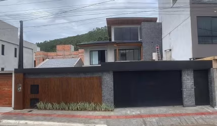 CASA 4 DORMITÓRIOS TERRAS ALTAS CAMBORIÚ