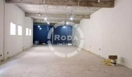 Galpão, com amplo terreno, localizada na Av. Conselheiro Nébias