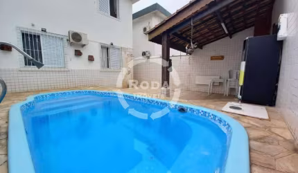 Casa Sobreposta Baixa no Bairro Macuco - 3 Dormitórios com Piscina e Área Gourmet