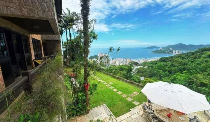 Oportunidade única! Casa de alto padrão à venda no morro Santa Terezinha!