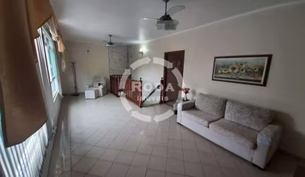 Casa tipo sobreposta alta a venda em Santos, localizada na Ponta da Praia.