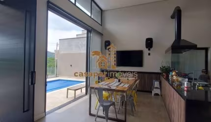 Casa térrea com piscina, 04 quartos sendo 03 suítes e lazer completo