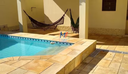 Excelente casa térrea em Itanhaém/SP, com 240m² a.u., 3 dormitórios (1 suíte), 3 salas, cozinha, churrasqueira, edícula, piscina, 6 vagas (REF 19.944)