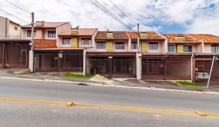 Sobrado em Condomínio com 3 quartos  para alugar, 72.78 m2 por R$2200.00  - Boqueirao - Curitiba/PR