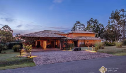 Linda casa cheia de vida e cor à venda no condomínio Terras de São José II em Itu!!