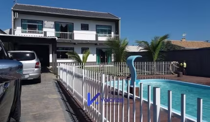 Sobrado em fino acabamento, 4 quartos e piscina.