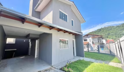Sobrado com 3 dormitórios à venda, 109 m² por R$ 640.000,00 - Salto Weissbach - Blumenau/SC