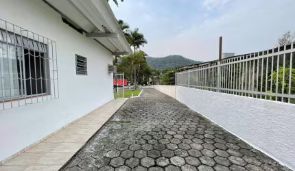 Casa com 2 dormitórios para alugar, 90 m² por R$ 2.550,00/mês - Testo Salto - Blumenau/SC