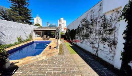 Sobrado de Alto Padrão Vila Rosália com Piscina na Vila Rosália em Guarulhos, 294m², 3 Suítes, 8 Vagas.