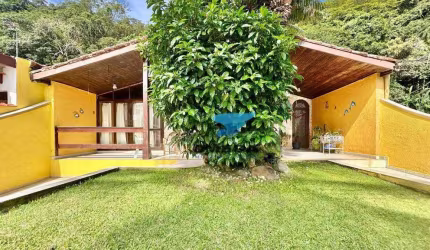 Casa linda à venda em condomínio fechado