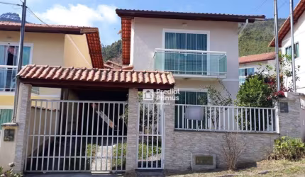 Casa duplex com uma linda vista 2 dormitórios à venda, 76 m² por R$ 440.000 - Sítio São Luís - Nova Friburgo/RJ