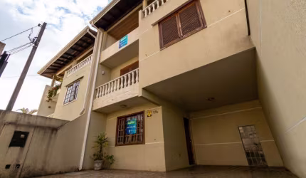 Casa com 3 quartos à venda na Rua Joaquim Mariano Ribas, 79, Guabirotuba, Curitiba por R$ 650.000