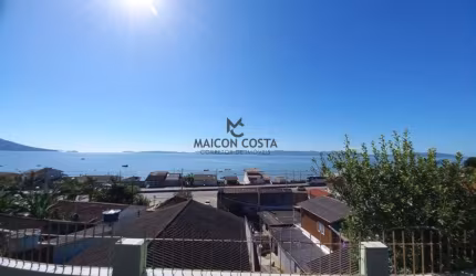 CASA COM VISTA PARA O MAR EM SÃO MIGUEL