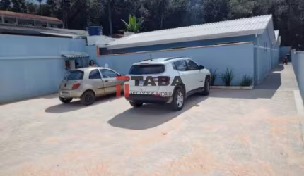 Condomínio com 06 casas em Quatro Barras