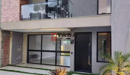 Sobrado Triplex à Venda em Curitiba Pilarzinho