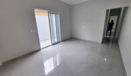 Casa 2 quartos 1 suíte- Lado Praia no Jardim Real em Praia Grande - RP522