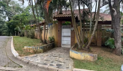 excelente casa, com piscina, em terreno de 887m²